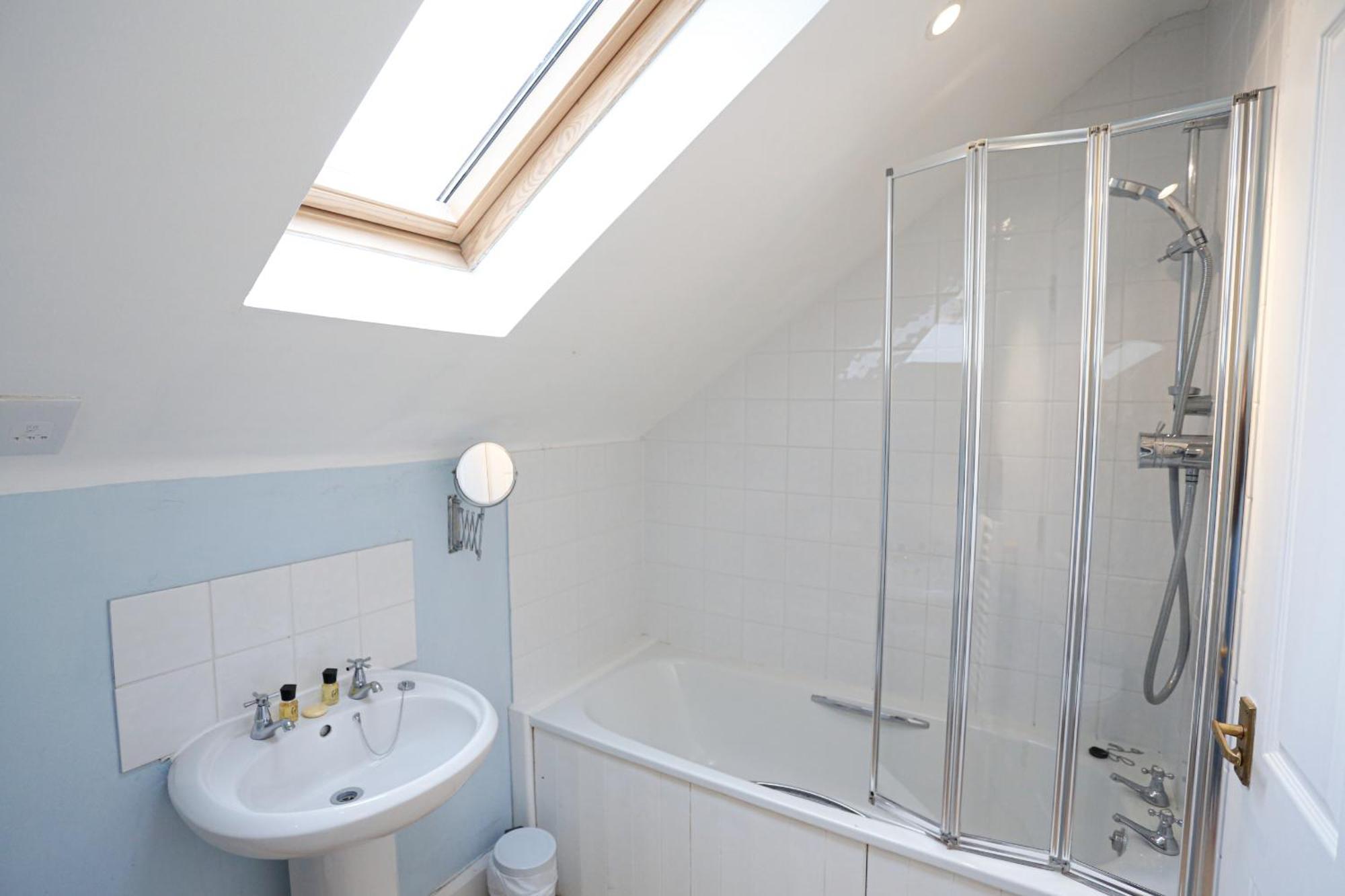 The Fishbourne Bed & Breakfast Room photo